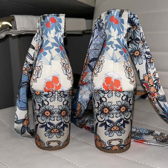 Blue Floral Jessica Simpson Heels with Ribbon Ties Size 10 - Picture 3 of 4